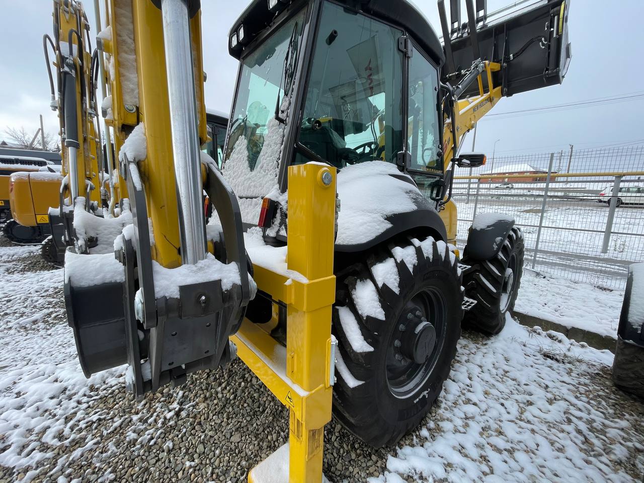 Экскаватор-погрузчик NEW HOLLAND B115B