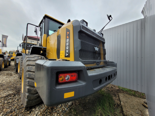 Фронтальный погрузчик Ensign YX656 Premium