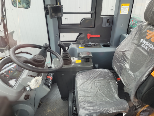 Фронтальный погрузчик Ensign YX656 Premium