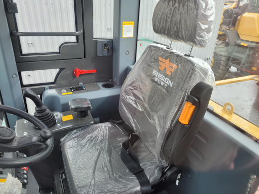 Фронтальный погрузчик Ensign YX636