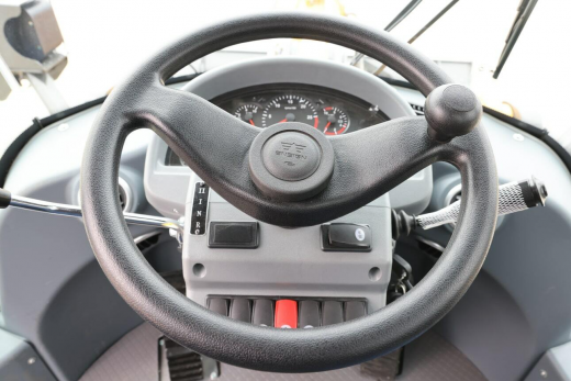 Фронтальный погрузчик Ensign YX646