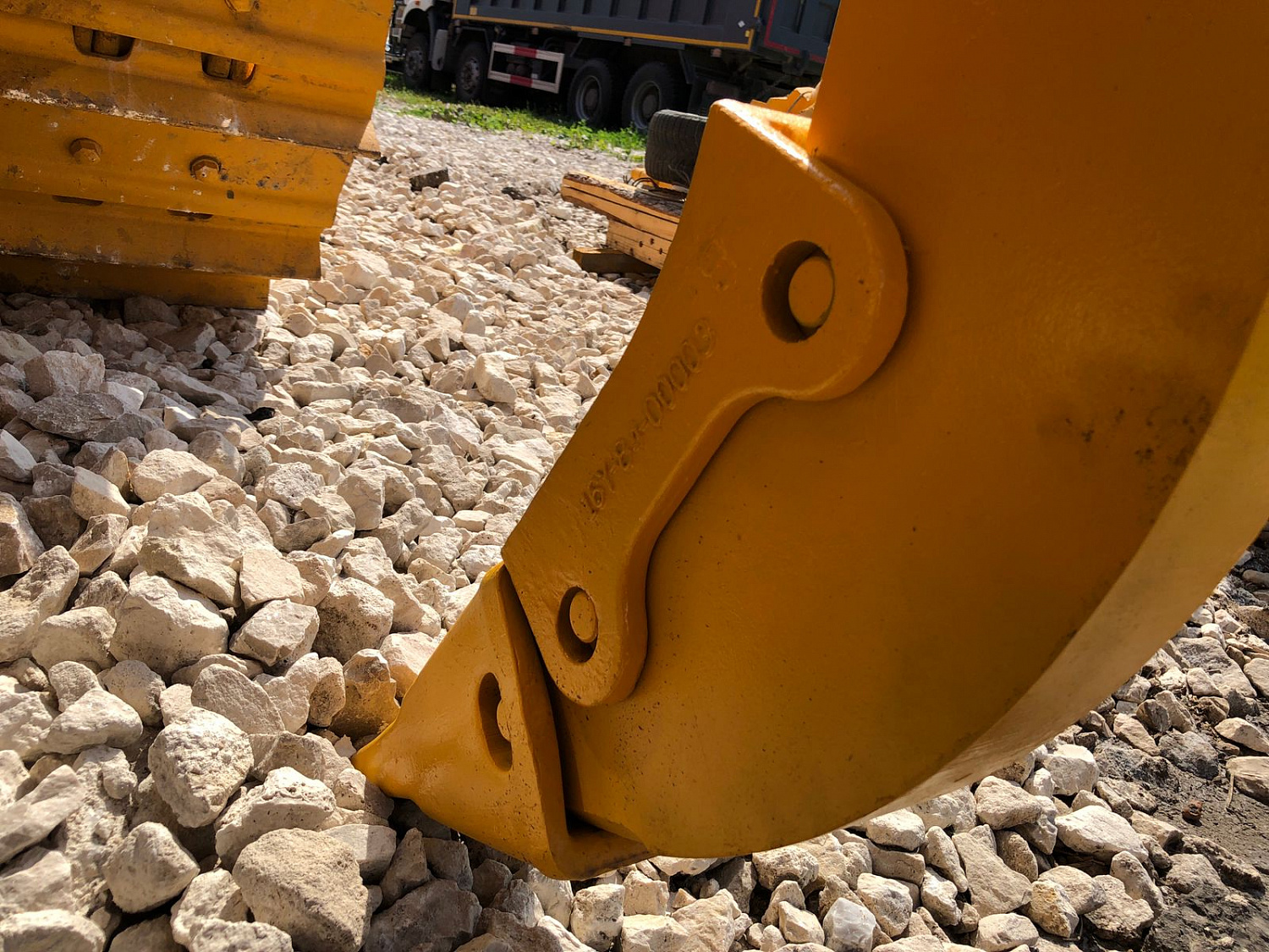 Бульдозер BEEZONE D16-5