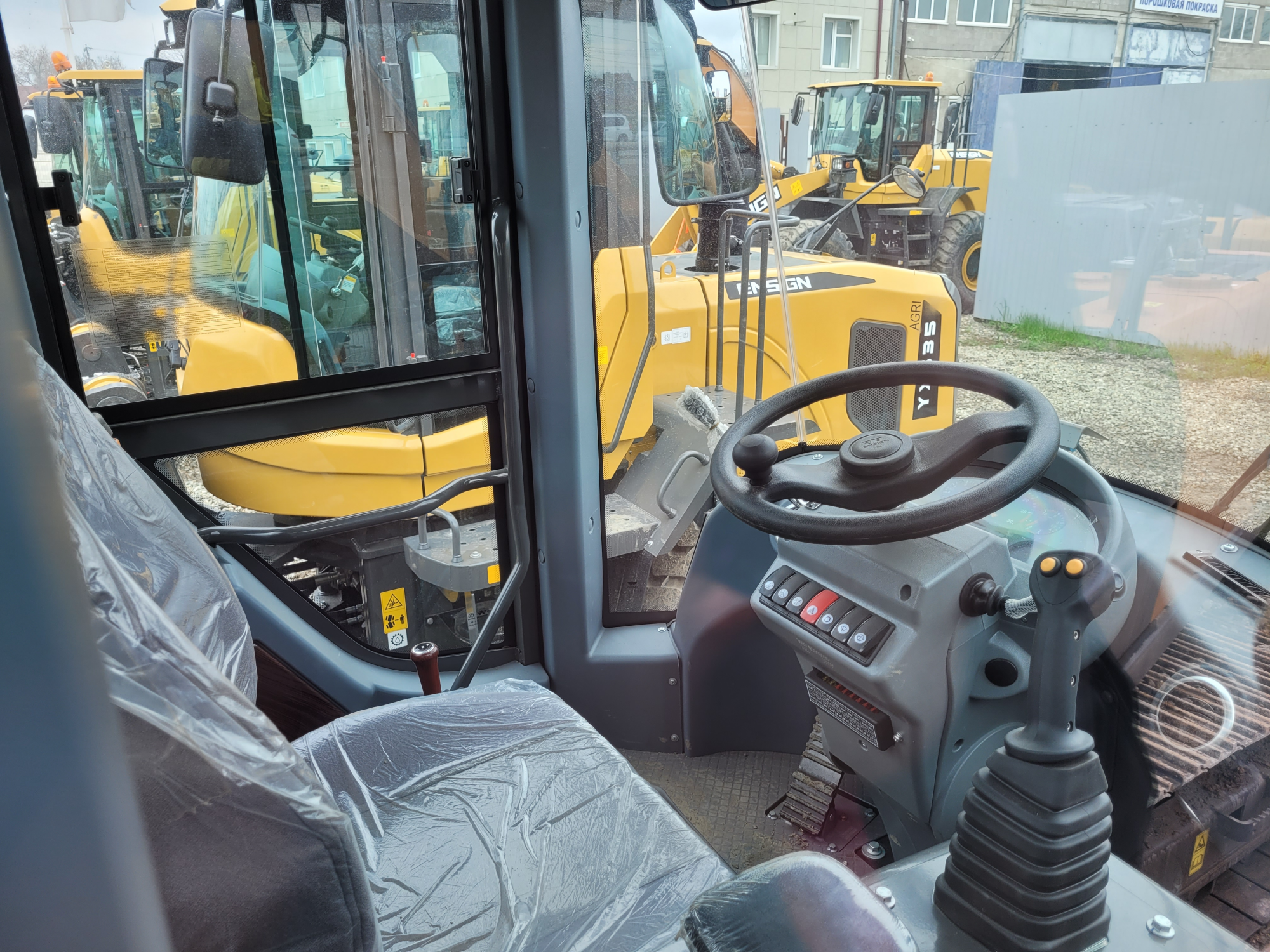 Фронтальный погрузчик Ensign YX635