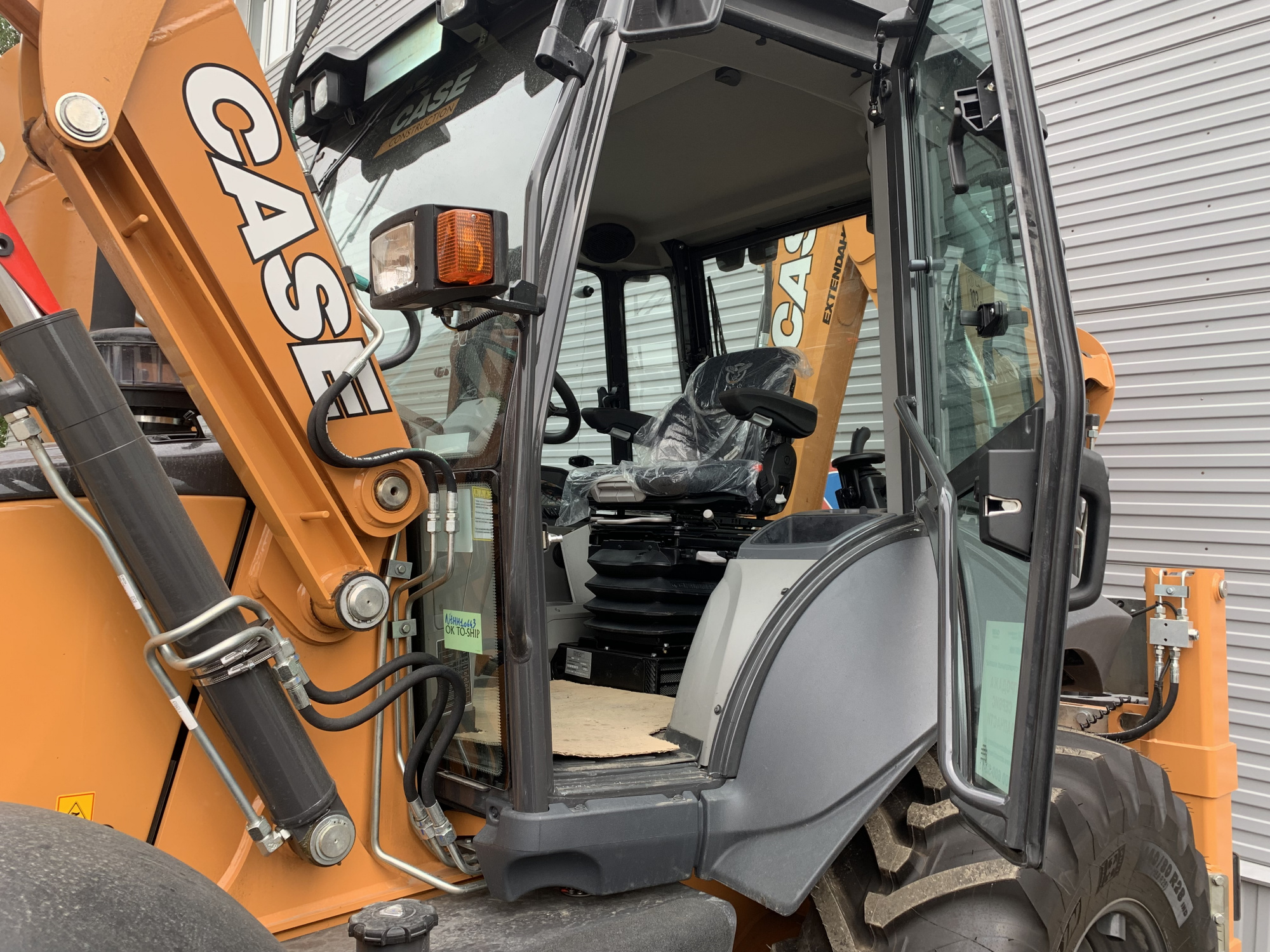 Экскаватор-погрузчик CASE 695 SV