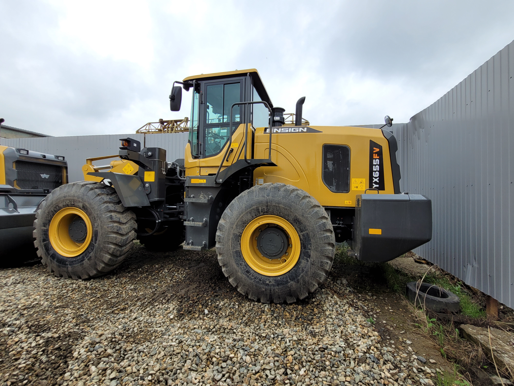 Фронтальный погрузчик Ensign YX635